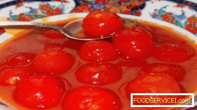 Säilykkeet tomaatit tomaatissa